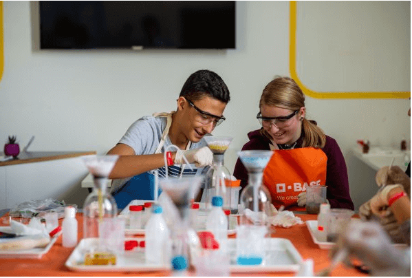 Безплатна научна програма за 300 ученици започна в София 